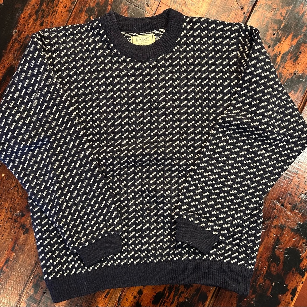 L.L. Bean Woman’s vintage  Navy  and White classic Crewneck Sweater